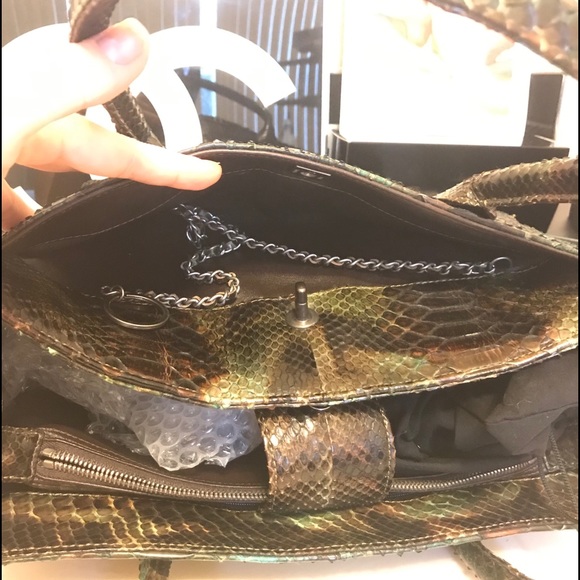 ❤️keeping❤️ CHANEL PYTHON TOTE NEW brown green python tassel beautiful ❤️ - Picture 11 of 16